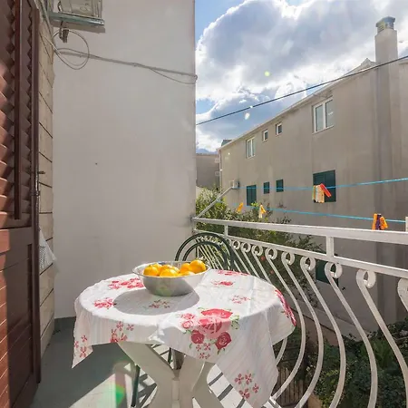 Apartment Zeljko Makarska